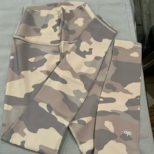 Alo Yoga High Waist Camo Vapor Leggings